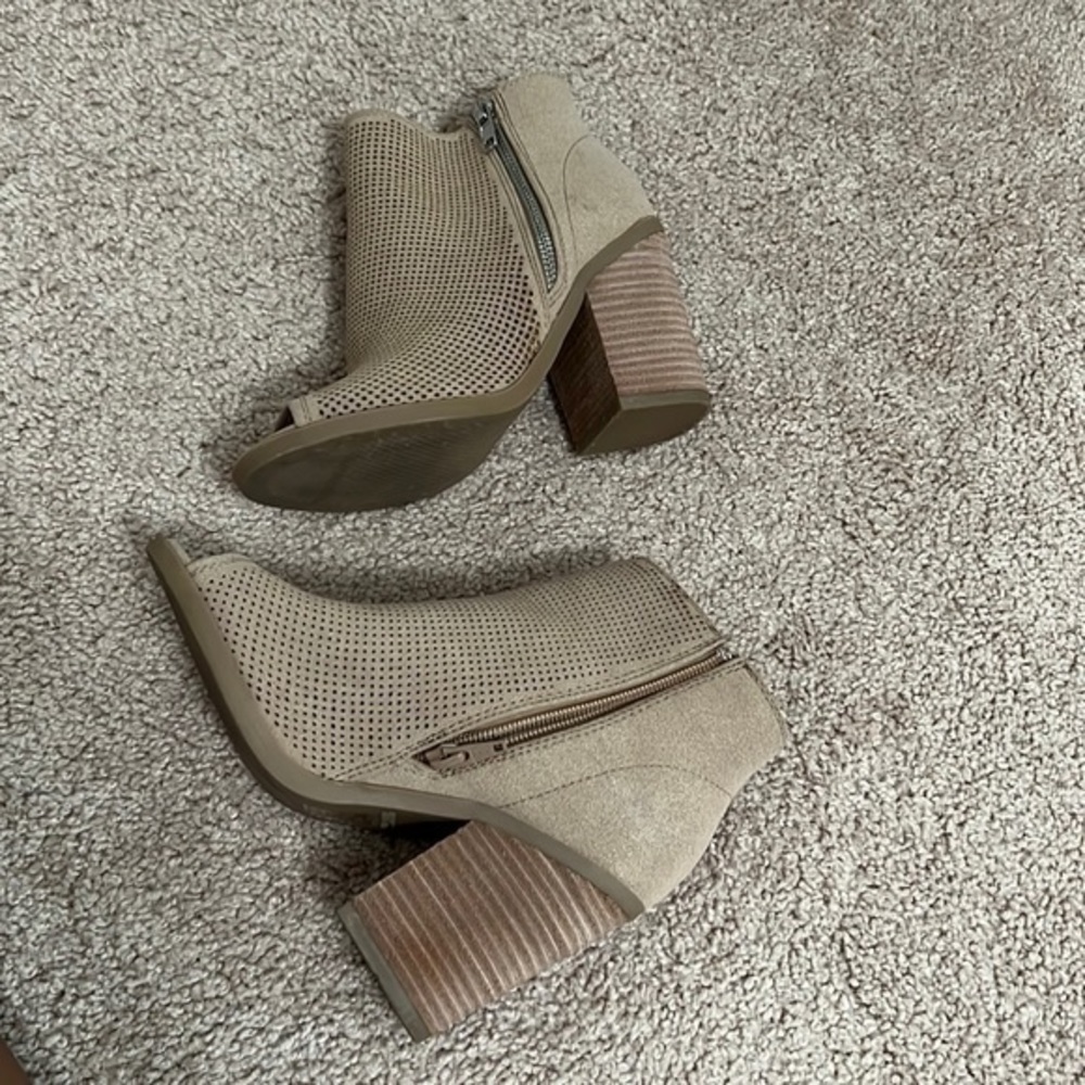 ‎Booties - Picture 2 of 6